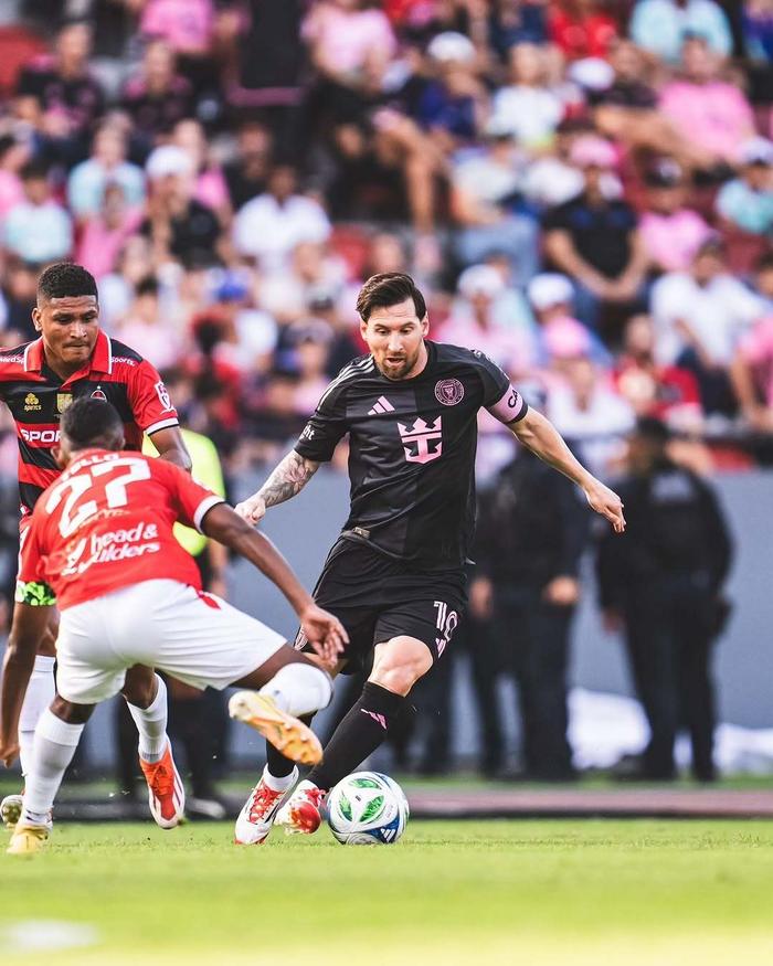 关于梅西在热火比赛中重返赛场，败北引发热议！的信息