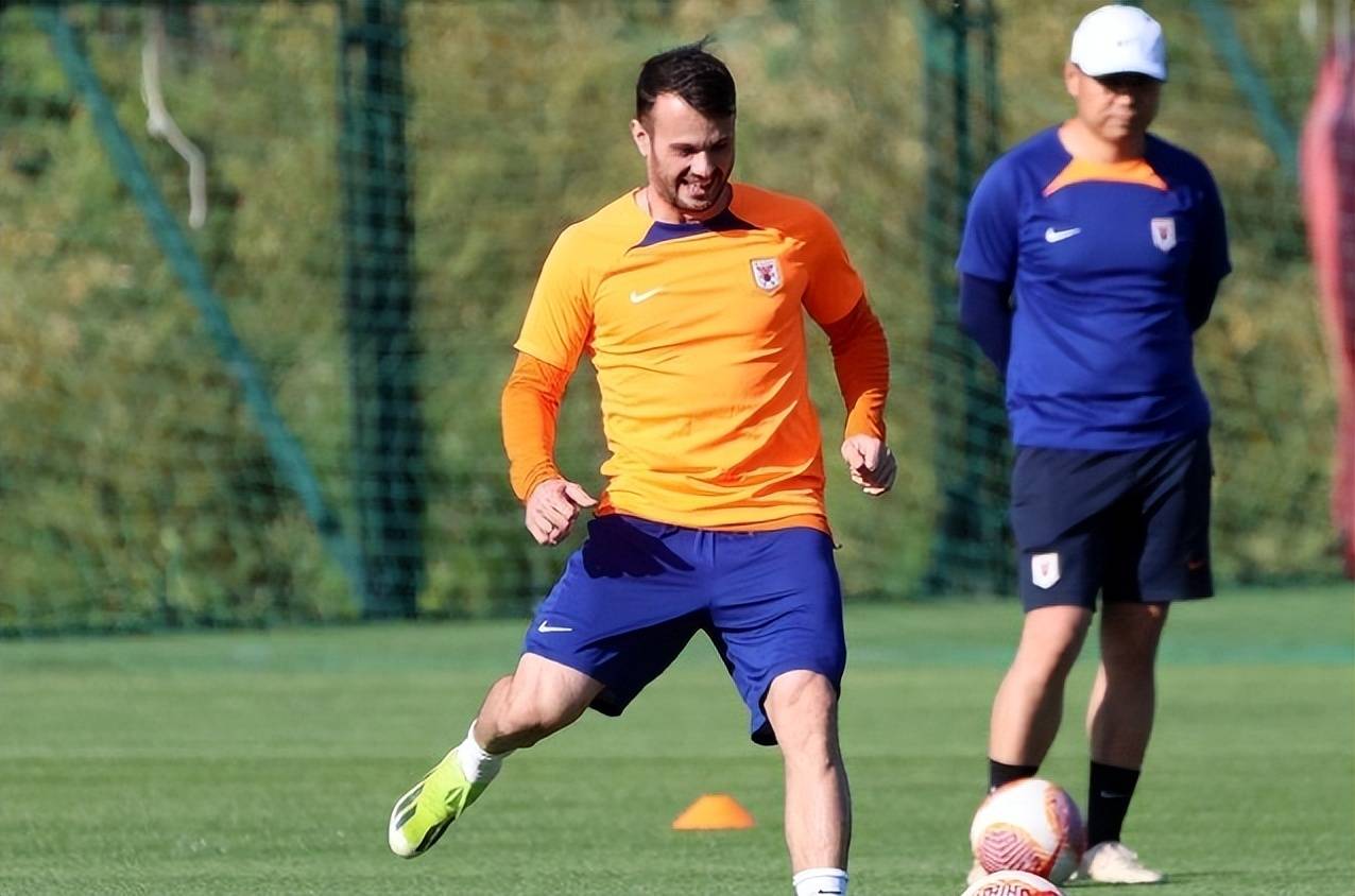 包含转会期荷甲传出新动向，里昂回应争议，管理层表态：态度坚定，心理建设被强调的词条华体会官网