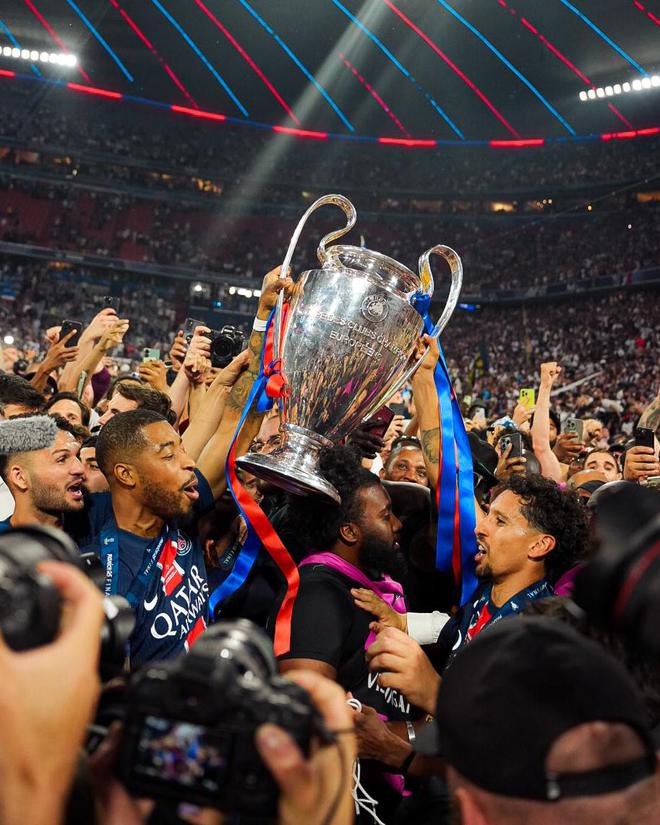 关于巴黎圣日耳曼训练开放日；赛后刷新队史纪录引欢呼；欧冠在即；赛程密集仍需轮换的信息hth华体会