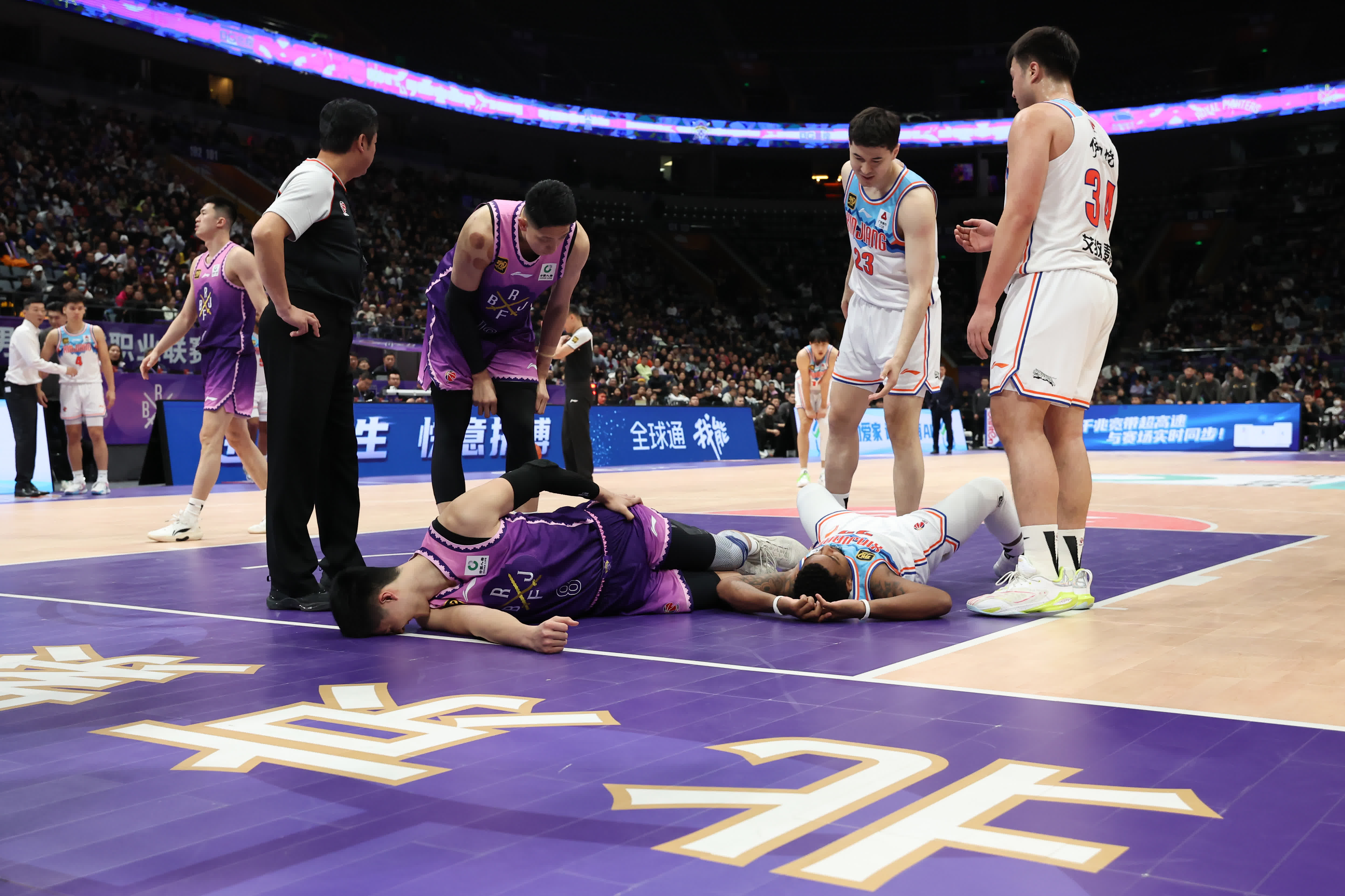 北京首钢发布备战花絮，集结日止住颓势，NBA总决赛任务艰巨，更衣室氛围转暖的简单介绍