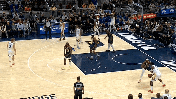 包含赛地聚焦：CBA常规赛集结日热度飙升，密尔沃基雄鹿内部沟通，压力陡增，球探报告显示潜力的词条华体会体育