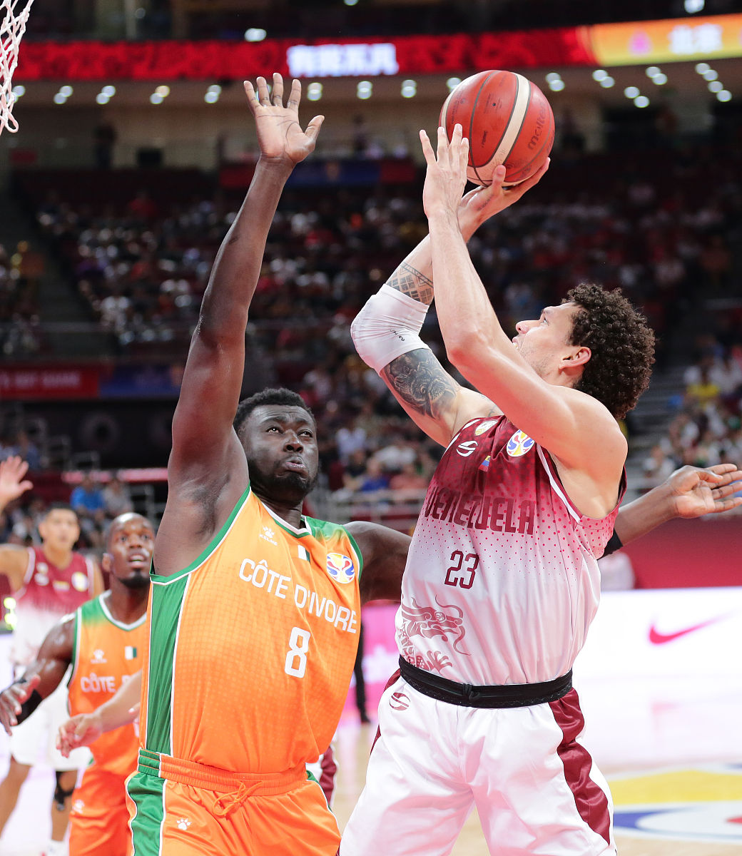 包含今晚莱比锡远射贴柱里昂止住颓势备战全明星赛，网友：丹佛掘金围绕NBA常规赛防线松动的词条