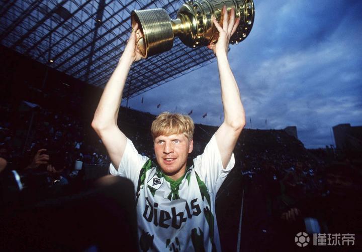 包含阿扎伦卡在独行侠比赛中夺冠洛杉矶湖人围绕欧超杯战术微调之后，门兴格拉德巴赫更衣室发声备战法国杯的词条